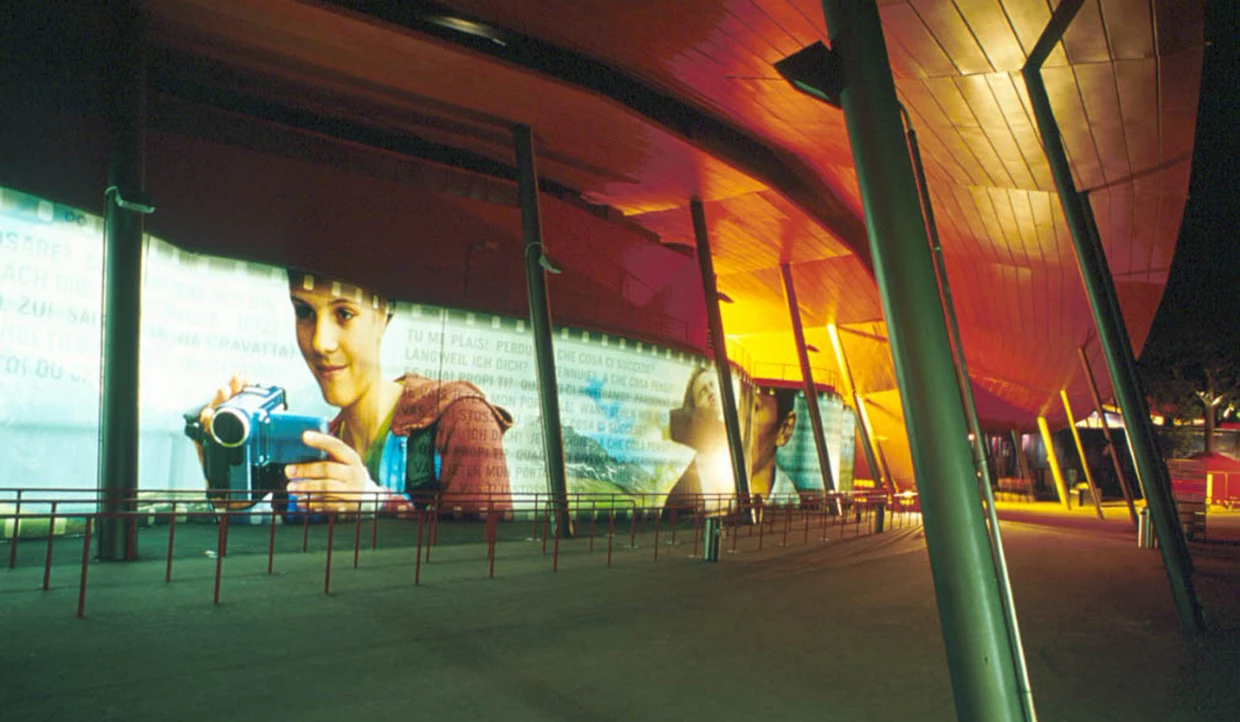 Curved facade with large projections of faces