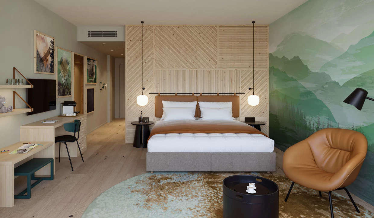 Modernes Hotelzimmer mit Doppelbett, Sesseln und Holzwand