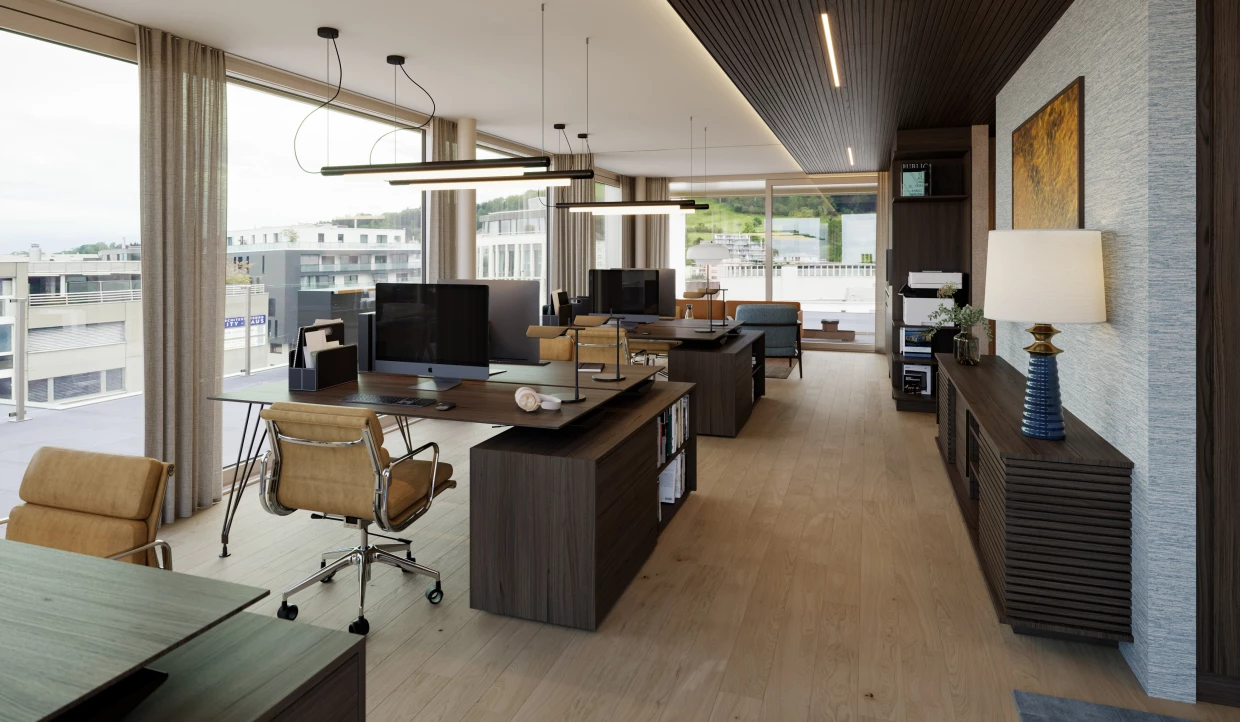 Offenes Büro mit großen Fenstern und Schreibtischen